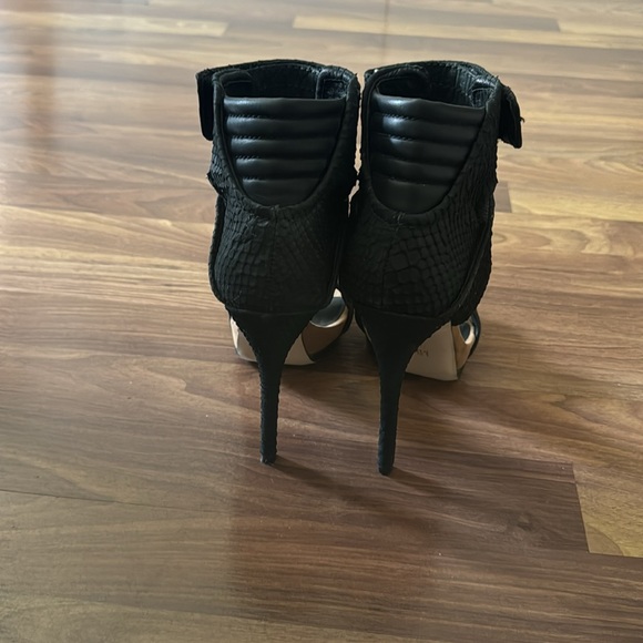 Mia Limited Edition 5” heels with platform. - Picture 4 of 4